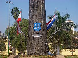 zvl&aacute;&scaron;tn&iacute; pomn&iacute;k na N&aacute;m�st&iacute; nez&aacute;vislosti