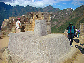 posv&aacute;tn&yacute; k&aacute;men Intihuatana