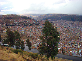 v&yacute;hled na La Paz z okraje kr&aacute;teru